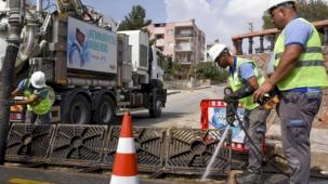 Mersin'de taşkınlara karşı 7/24 temizlik mesaisi