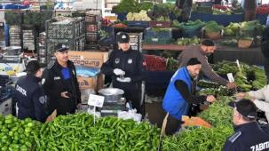 Zabıtadan semt pazarlarına şok baskın