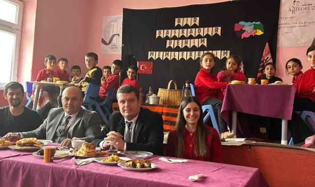 Ardanuç'un tek köy ilkokulunda 'yerli' coşku