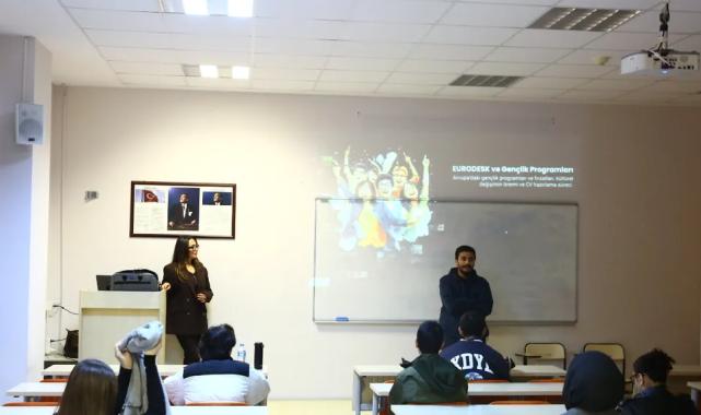 Kocaeli İzmit'te gençlere Avrupa Fırsatları semineri