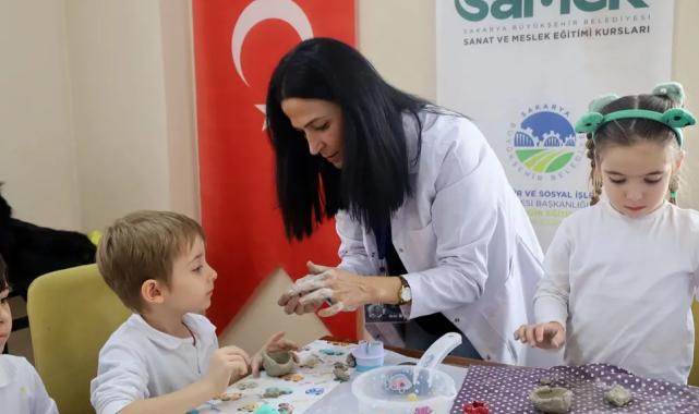 Sakarya'da minikler seramikle, gençler tezhiple tanıştı