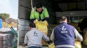 İzmir Güzelbahçe'den çiftçiye gübre desteği