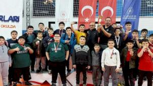 Konya Karataylı güreşçiler Türkiye ikincisi oldu