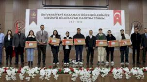 Midyat’ta üniversitelilere 252 dizüstü bilgisayar desteği