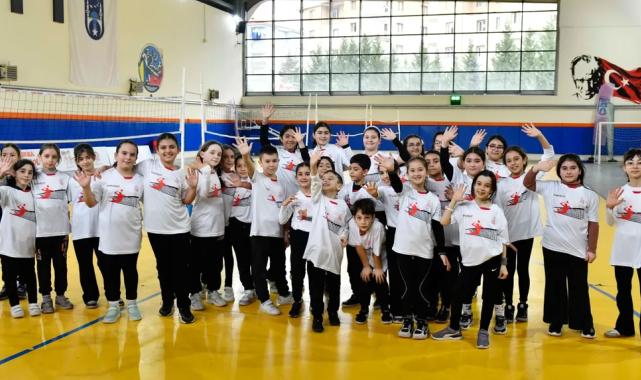 Fabrika Voleybol Ankaralı çocukları fileyle tanıştırdı