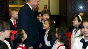Cumhurbaşkanı Erdoğan, Külliye'de çocukları misafir etti