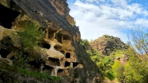 Gabar’da çifte keşif! Petrolün yanında 7 katlı 'Apartman Mağara' dikkat çekiyor (Özel Haber)