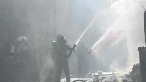 İzmir Konak’ta bina yangını kontrol altında