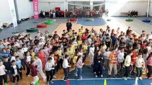 Kayseri Büyükşehir Develili öğrencileri sporla buluşturdu