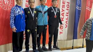 Konyalı güreşçiler madalyaları topladı