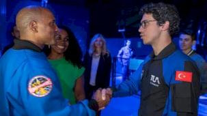 Türk astronot Atasever'den nostaljik ve hedef mesajlı paylaşım