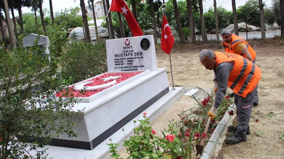 Antalya’da mezarlıklar bayram ziyaretine hazır