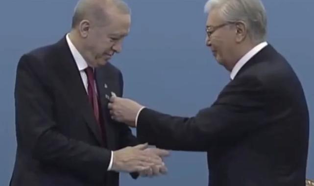 Cumhurbaşkanı Erdoğan’a Kazakistan’da “Hoca Ahmet Yesevi Nişanı” takdim edildi