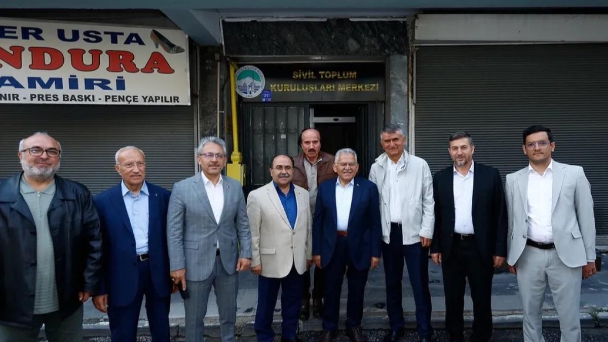 Gönüllü STK'lar Memduh Büyükkılıç'la bayramlaştı