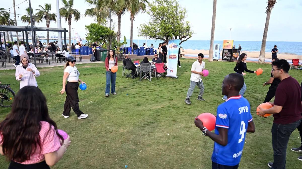 Hello Mersin sahilde dil pratiğiyle buluştu