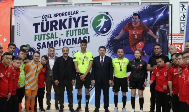 Kayseri Kocasinan Belediyespor Down Sendromlu Futbol Takımı şampiyon oldu