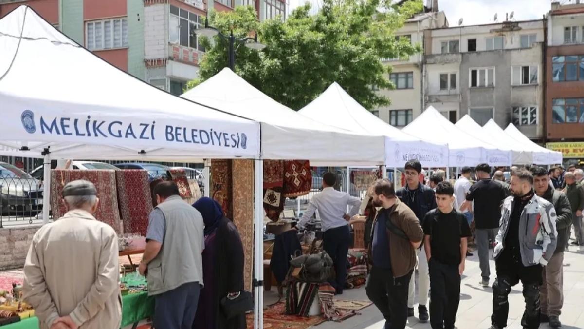 Kayseri Melikgazi Antika Pazarı'na büyük ilgi