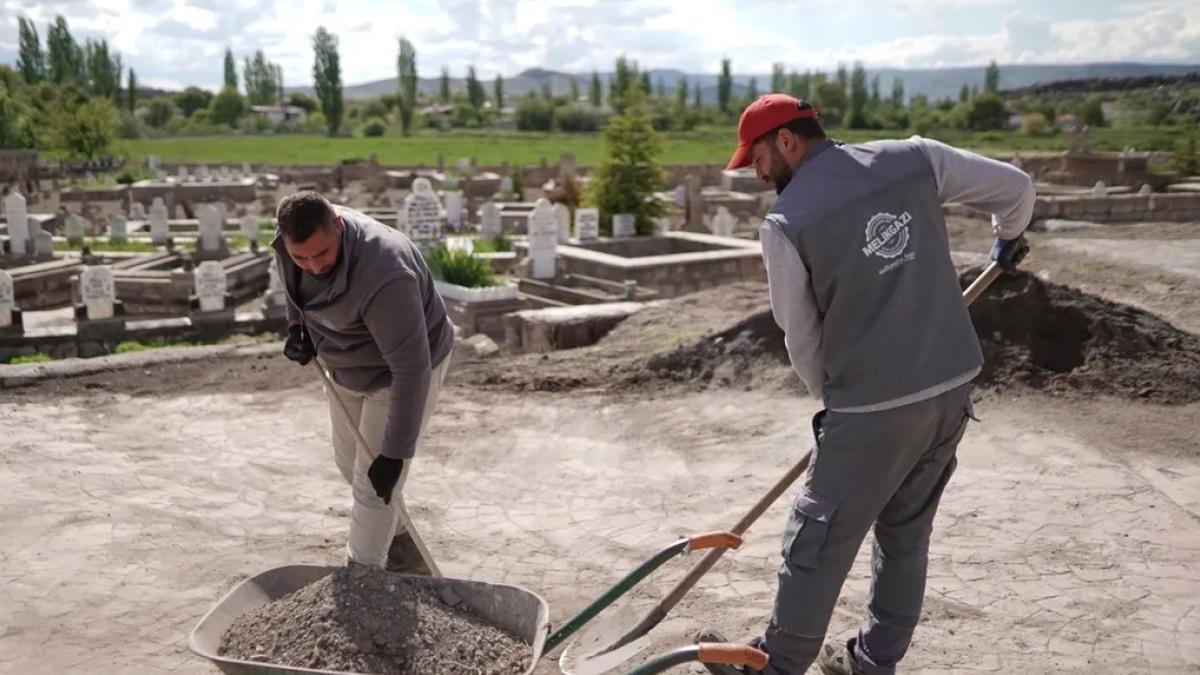 Kayseri Melikgazi'de mezarlıklar bayrama hazır