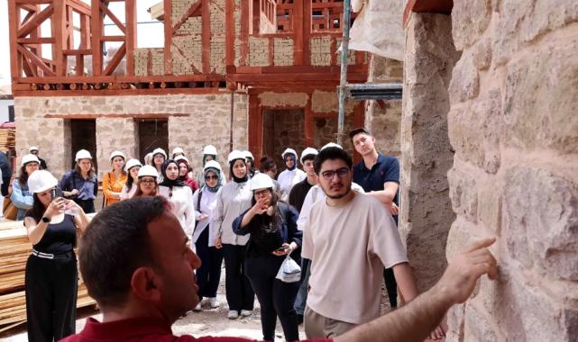 Konya'da mimarlık öğrencilerinden Arasta incelemesi