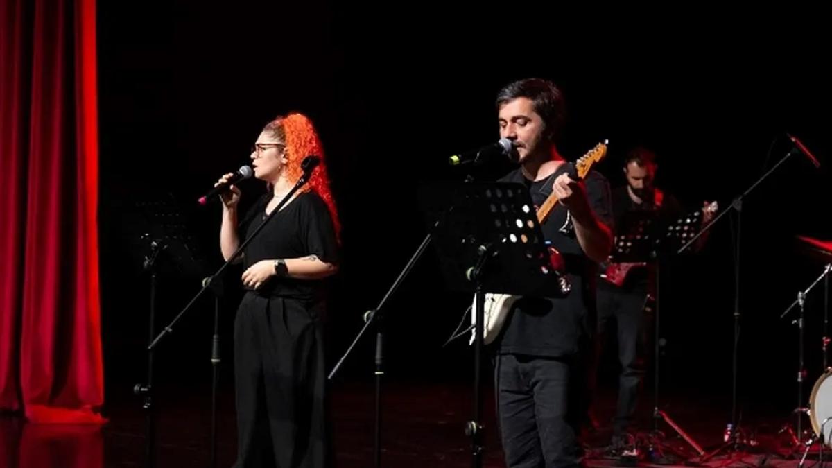 Mersin'de LGS'ye hazırlanan öğrenciler stresi konserle attı