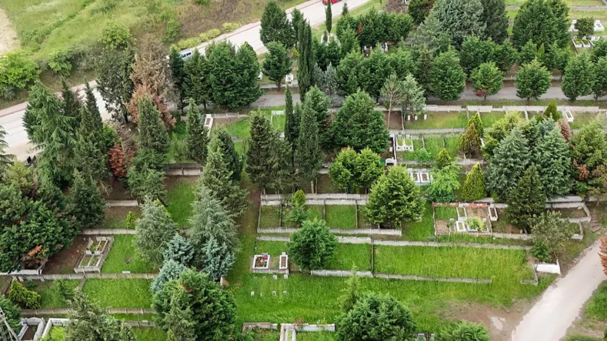Sakarya'da mezarlıklarda bayram hazırlığı