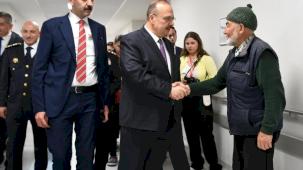 Ankara'da Vali Canbolat’tan bayramda hastane ziyareti