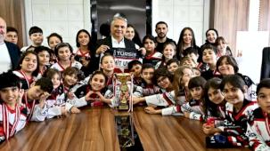 Antalya Muratpaşalı sporculardan Başkan Uysal’a ziyaret