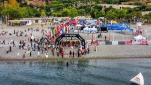 Antalya’da 21 ülkeden 750 sporcu kulaç attı