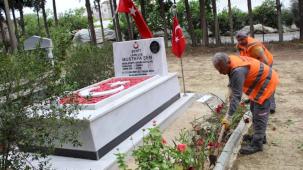 Antalya’da mezarlıklar bayram ziyaretine hazır