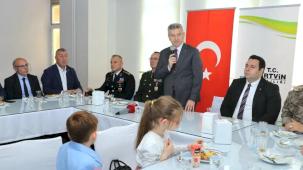 Artvin protokolü bayramlaştı