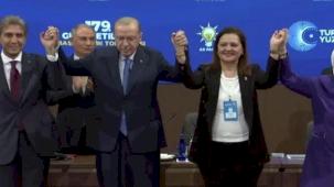 CHP'li iki belediyeden AK Parti'ye katılım... Rozetlerini Erdoğan taktı