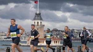 İstanbul yağışta koştu