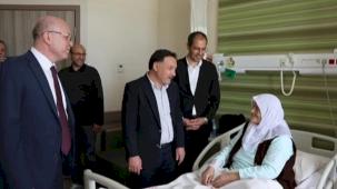 Kayseri Valisi Çiçek hastalarla bayramlaştı