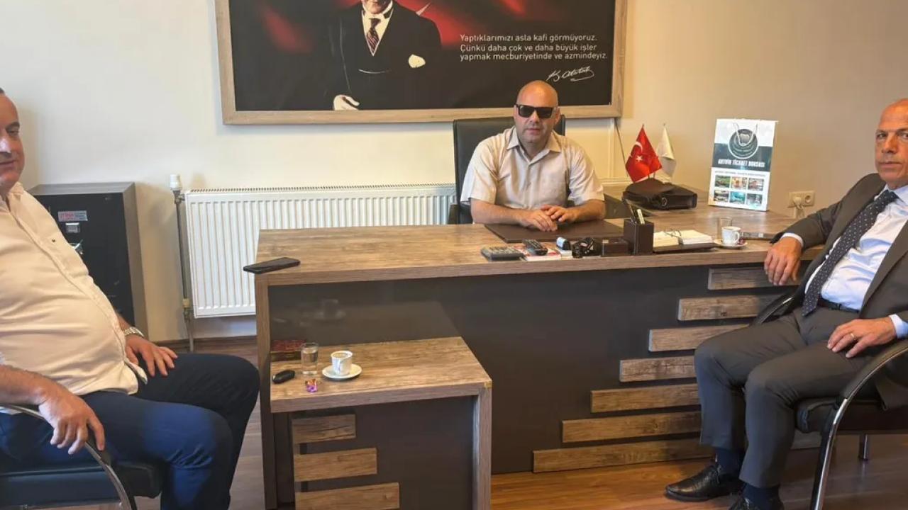 Artvin Ticaret Borsası Heyeti’nden görme engelli üyelerine anlamlı ziyaret