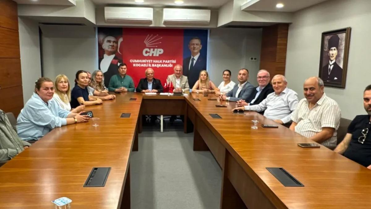 CHP Kocaeli Parti Okulu eğitmenlerinden Özgür Özel'e destek mesajı