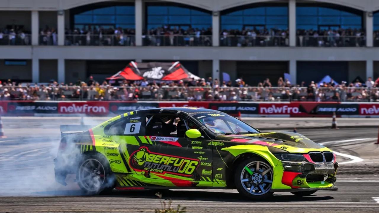 Drift heyecanı TOSFED İstanbul Park'ta sürüyor