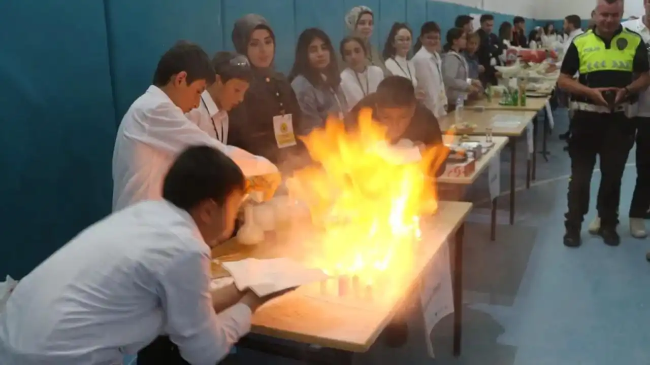Erzurum Narman'da öğrenciler eğitsel şenlikte hünerlerini sergiledi