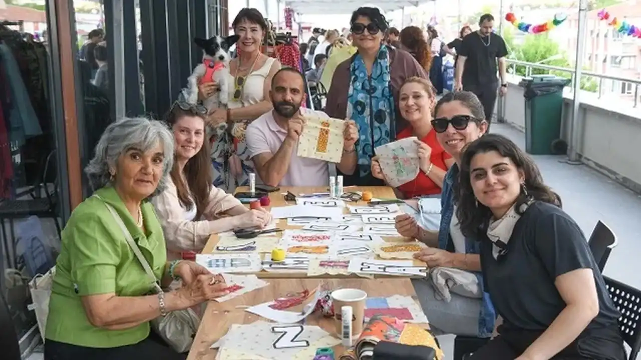 Esat Semt Hâli'nde renkli kermes