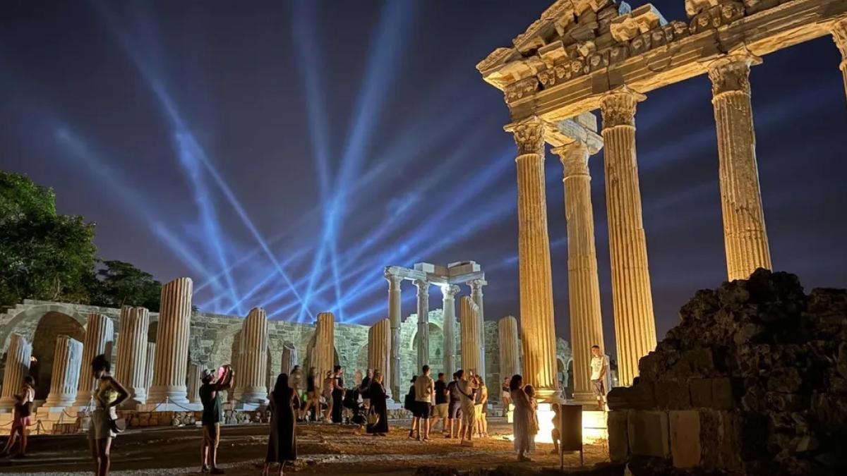 Gece müzeciliğinde yeni sezon... 20 müze ve ören yeri gece ziyarete açıldı