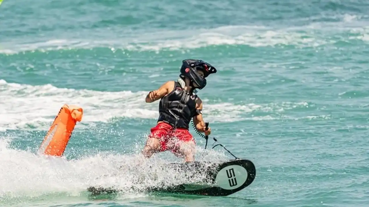 İzeltaş Dünya Motosurf Şampiyonası'nda heyecan fırtınası başladı