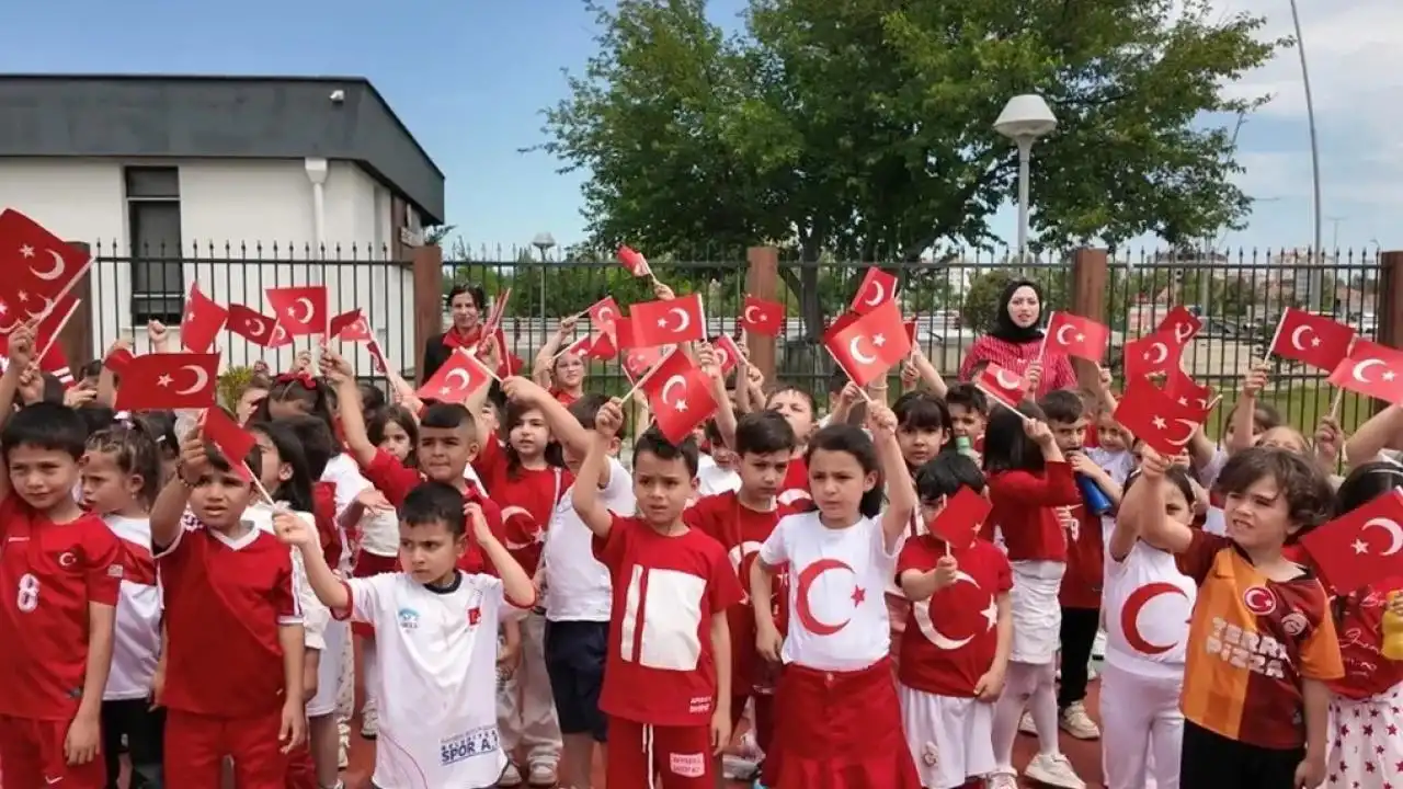 Kayseri Büyükşehir Çocuk Kütüphanesi miniklerinden Milli Takım'a destek