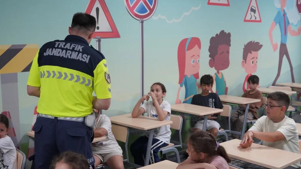 Kocaeli'de binlerce öğrenci kuralları Büyükşehir’le öğrendi