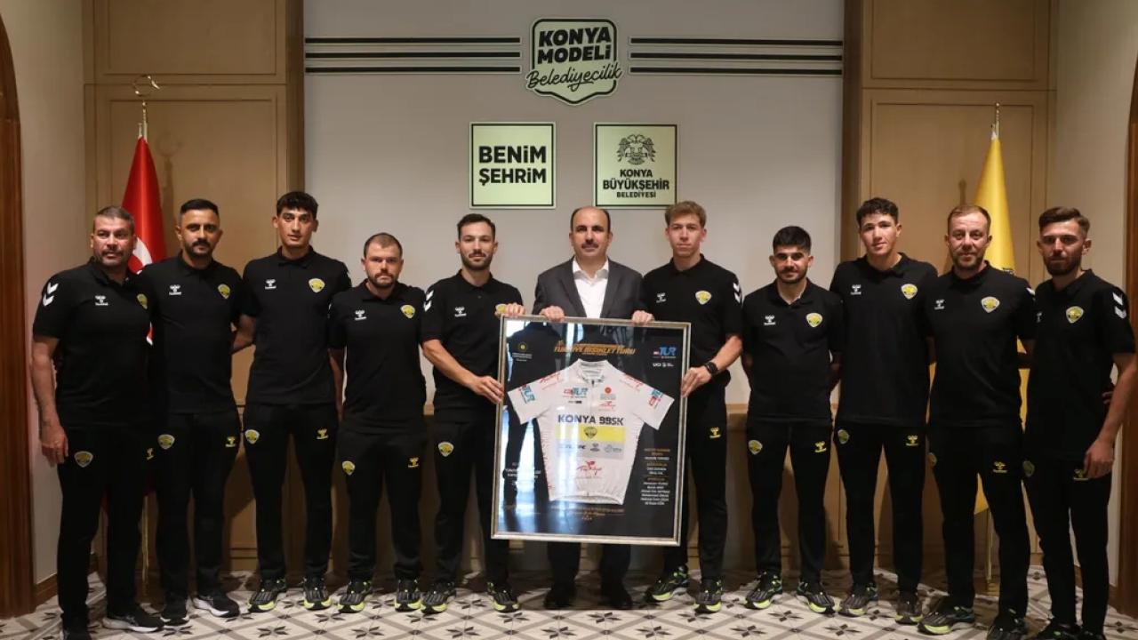 Konya Bisiklet Takımı Başkan Altay’ı ziyaret etti