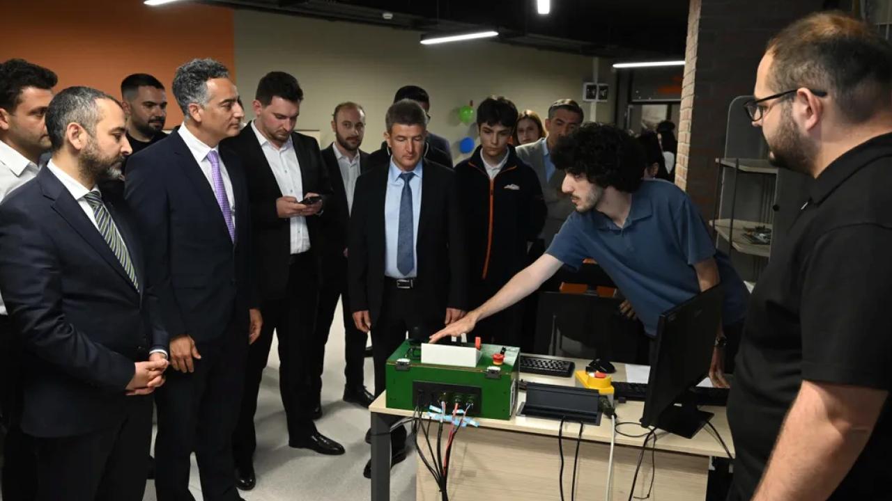 Konya'da “EngıneerHub”ta geleceğin mühendisleri sertifikalandı