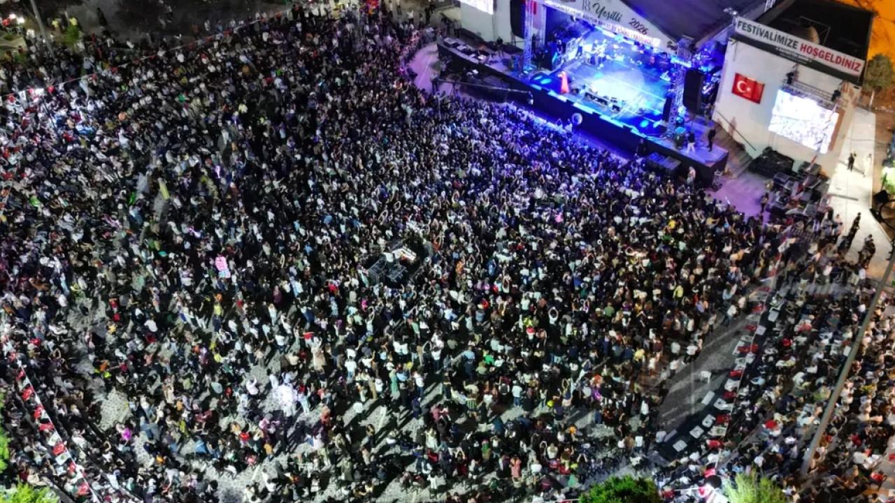 Mardin'de tarihi rekor: Kiraz Festivali’nin kapanışında 65 bin kişi Funda Arar ile coştu!