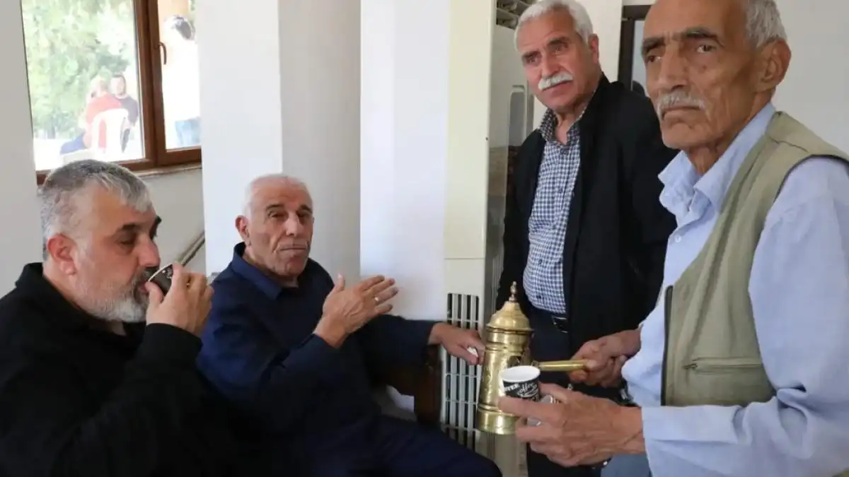 Mardinli Veysi Usta 64 yıldır acıyı tatlıyı mırra ile paylaşıyor