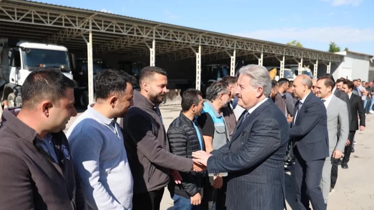 Mustafa Palancıoğlu personelle bayramlaştı