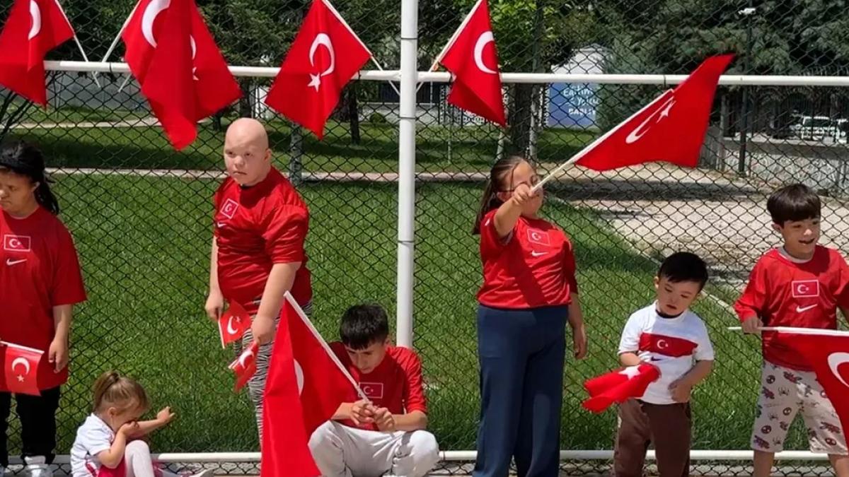 Özel yüreklerinden Milli Takım’a destek