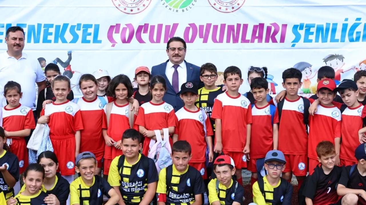 Sakarya'da Geleneksel Çocuk Oyunları Şenliği büyük ilgi gördü