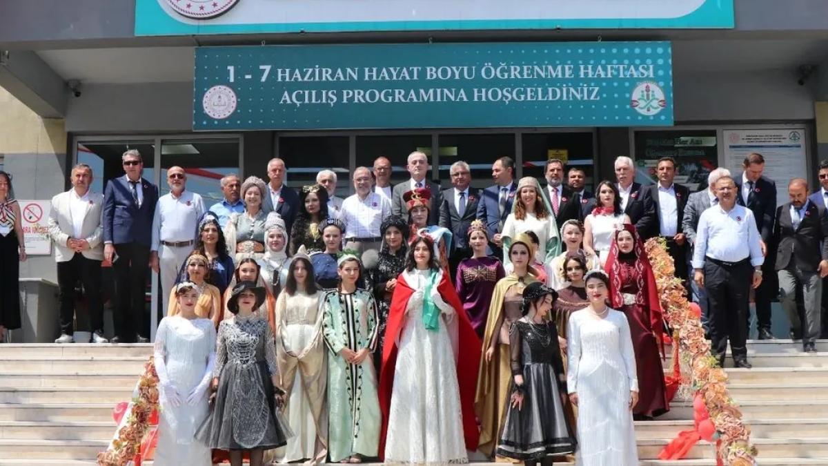 Sakarya'da Hayat Boyu Öğrenme Haftası'na renkli açılış